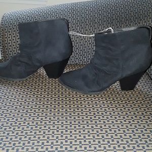 Black heeled boots